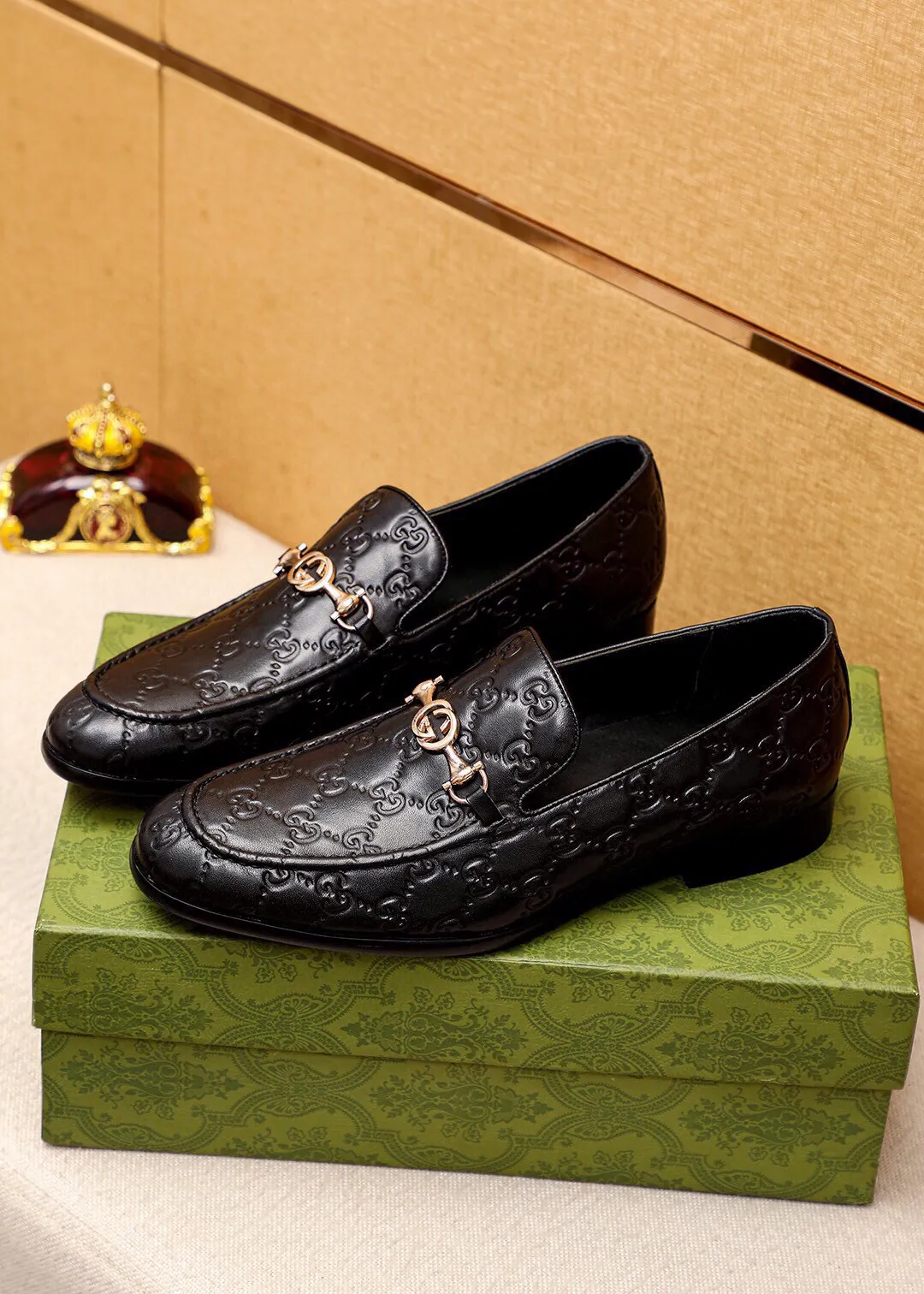 Men's shoes 💰520 💐 Product trademark: GUCCI "Gucci" casual leather shoes Regular size: 39-44 (38.45🉑️customized) Product materials: Selected imported first-layer calfskin embossed upper + luxury hardware buckle, imported water-dyed cow leather lining. Strong three-dimensional visual effect, original combination outsole Color: 3⃣️colors available